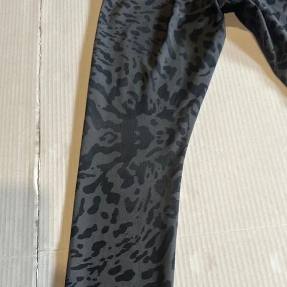 Lululemon Gray and black Leopard Print Leggings shorter to knee inside pocket - Picture 7 of 8